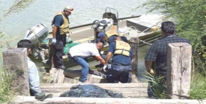 Rescatan a 11 migrantes que naufragaron en el Río Bravo