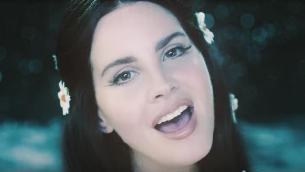 Filtran tema de Lana del Rey y se ve obligada a compartir su video oficial