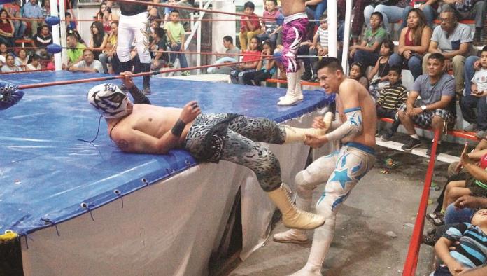 Iviz Guajardo Jr. le gana la cabellera a Guerrero Negro III