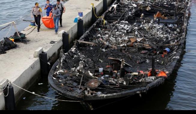 Al menos 23 muertos en incendio en barco en Indonesia