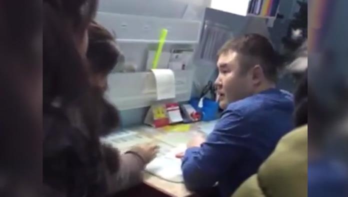VIDEO: Un médico agrede a una paciente en Rusia