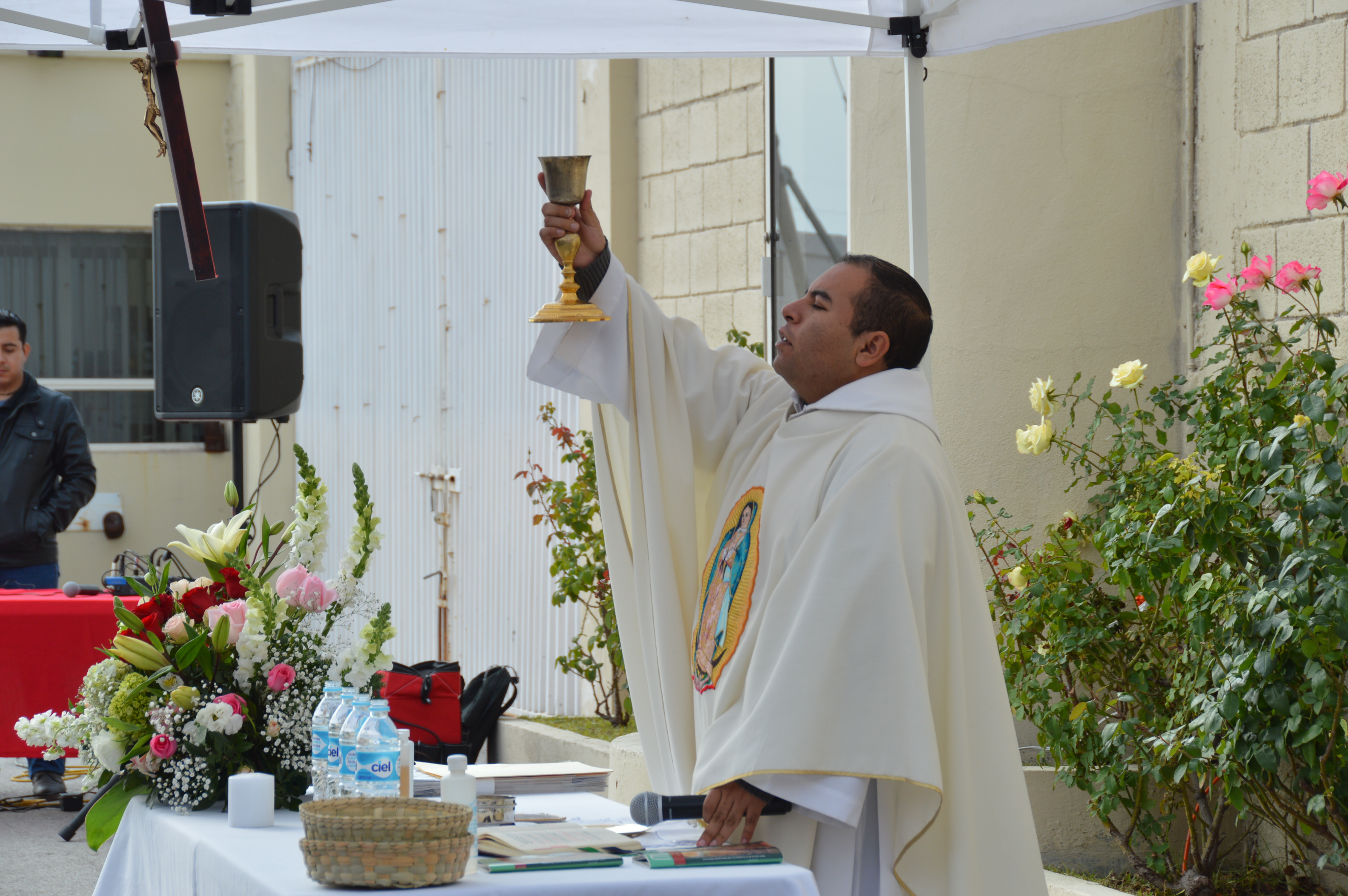 Celebran misa a la Virgen de Guadalupe