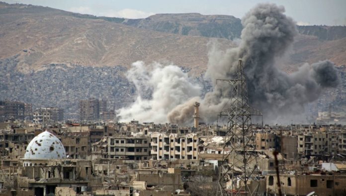 Bombardeo contra escuela en Siria deja 33 muertos y decenas de heridos