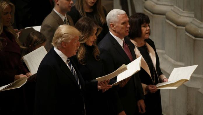 Trump inicia primer día de presidencia con servicio religioso