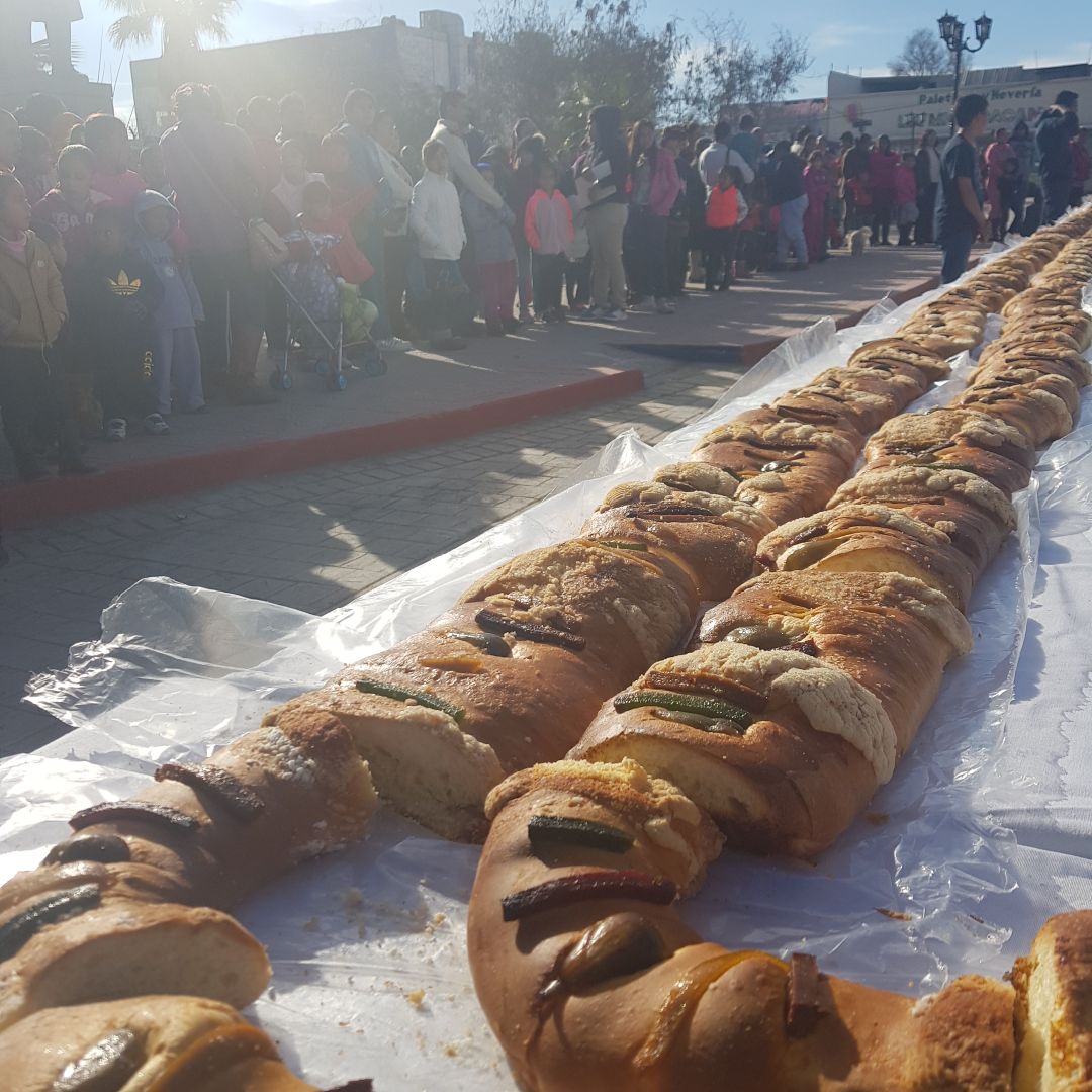 Parten en Castaños  gran Rosca de Reyes