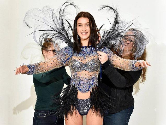 Bella Hadid se prueba sus alas de Victoria’s Secret