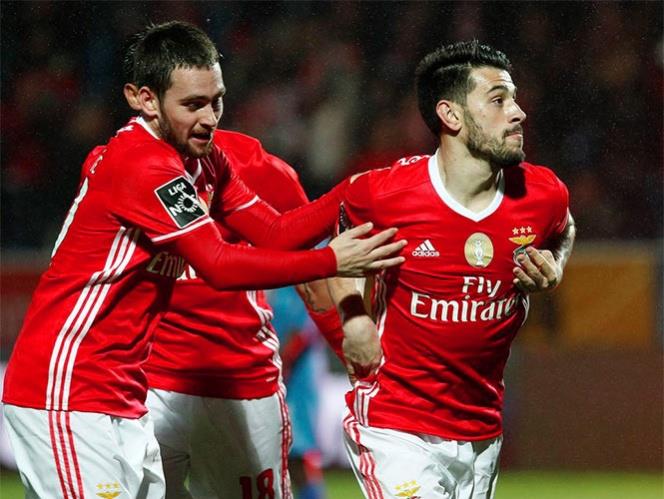 Benfica sigue en el liderato