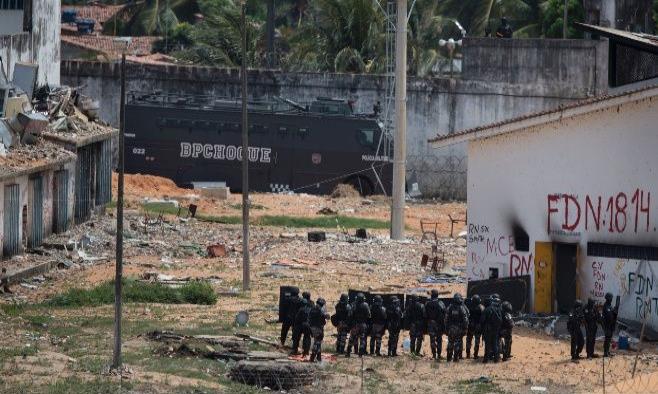 Someten a pandillas en cárcel de Brasil