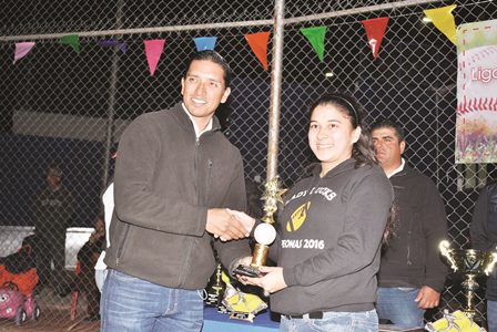 Celebran Inauguración de Softbol Femenil