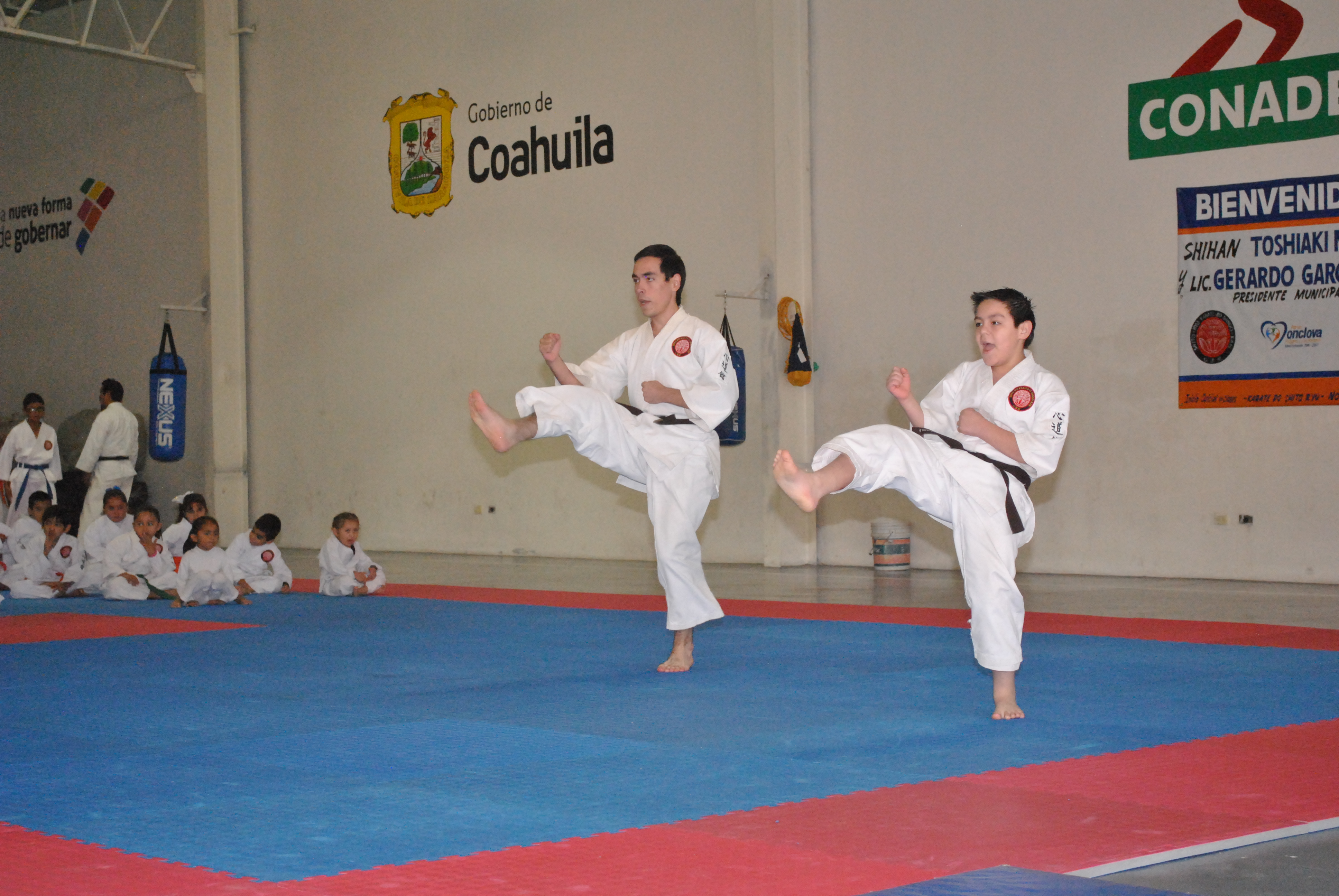 Karatekas avanzan un escalón más