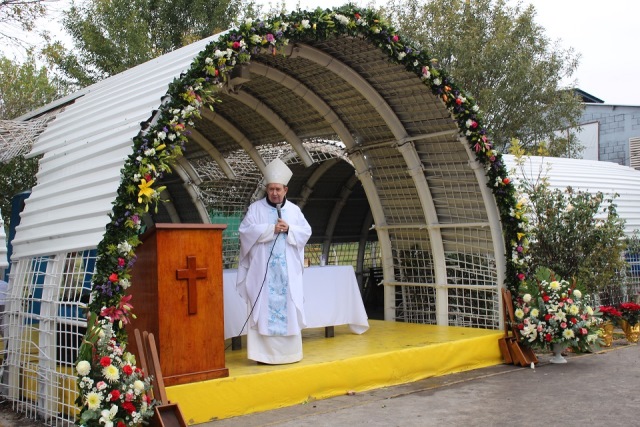 Obispo oficia misa en La Esmeralda