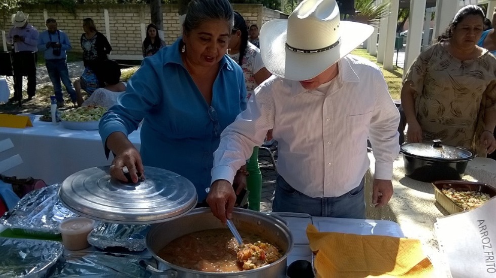 Aprenden cocina mexicana