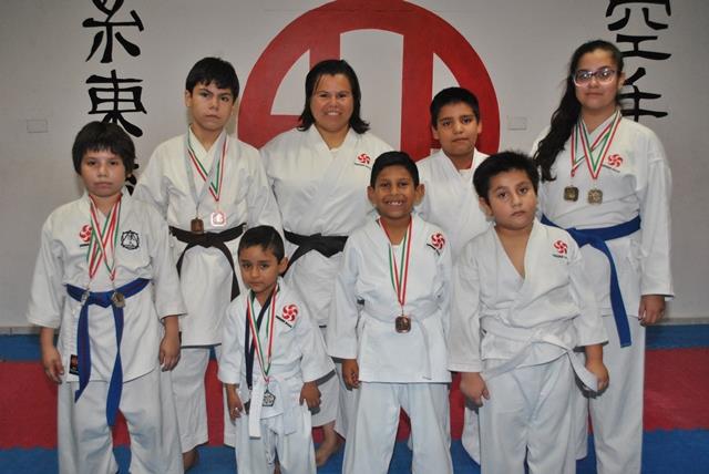 Karatekas destacan en el torneo estatal