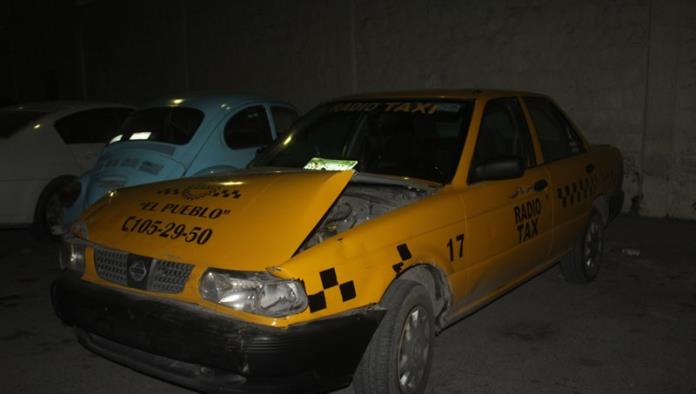 Taxis causan choque en la Zona Centro