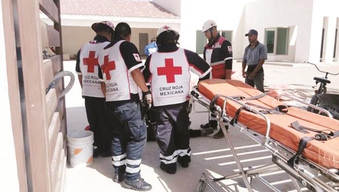 Albañil desmayado moviliza a Cruz Roja