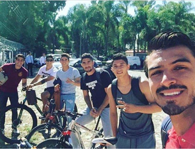 Jugadores de Chivas se unen al pueblo