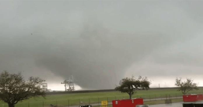 Un tornado arrasa parte de una fábrica de cohetes de la NASA