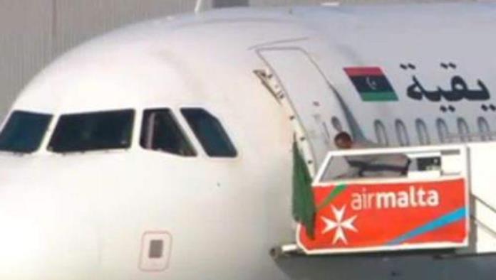 Detienen a los secuestradores del avión de Malta tras liberar al pasaje y la tripulación