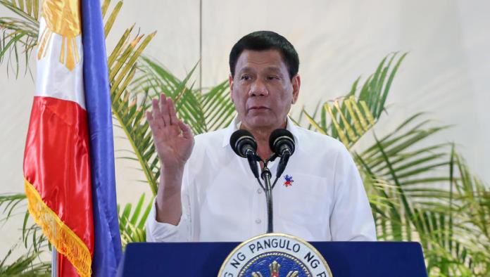 Presidente filipino amenaza a funcionarios corruptos con tirarlos de helicóptero