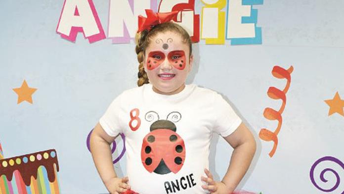 Angie festeja ocho años