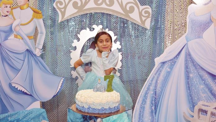 Sara celebra siete como toda una princesa