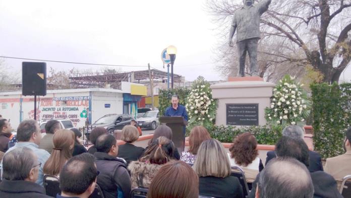Conmemoran XVI Aniversario luctuoso de Evaristo Pérez Arreola, el “Vare”