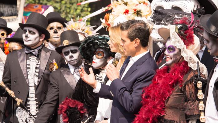 Afirma EPN que México sigue siendo un destino turístico y celebra el Día de Muertos