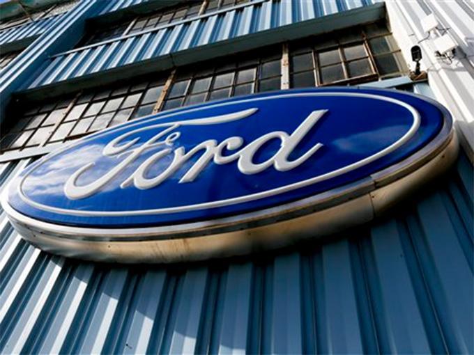 Ford retirará 570,000 vehículos por fallas en motor y puertas