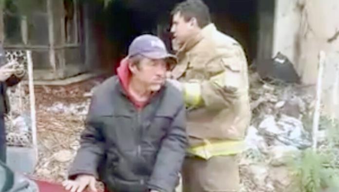 Se salva de morir intoxicado en incendio a un domicilio abandonado