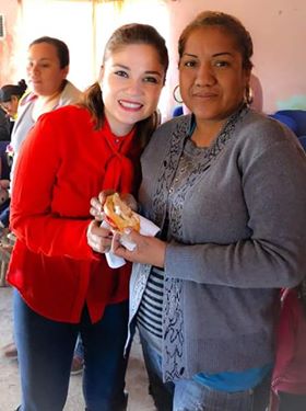 Comparte Chachis Boone Rosca de Reyes con priistas