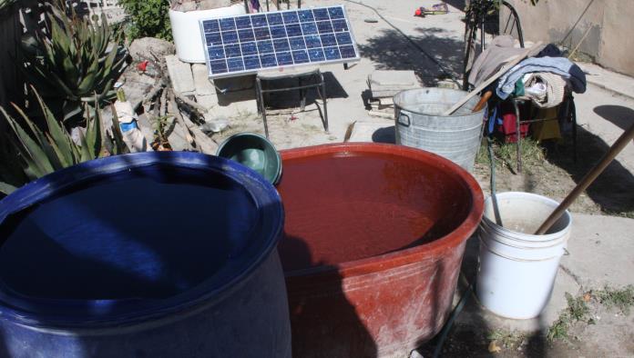 Cumplen 8 días sin agua en Las Moritas