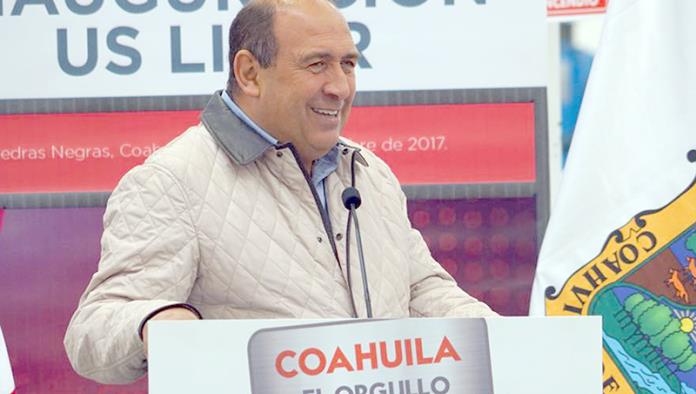 Gobernador Corta listón inaugural de  nueva empresa maquiladora