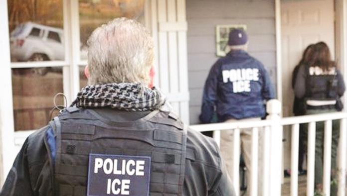 Detiene ICE a 84 ; la mayoría mexicanos