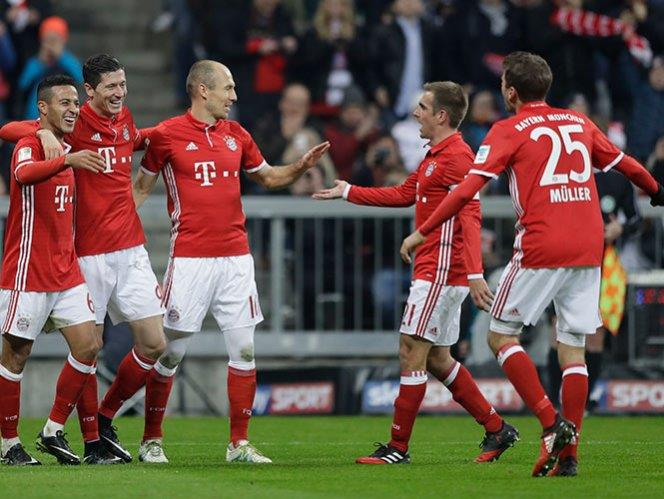 Bayern Múnich asalta el liderato con goleada