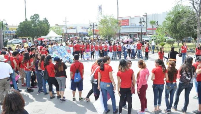 Autoridades y alumnos celebran Día del Agua