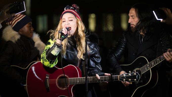 Madonna dice que la democracia ya no existe en su país