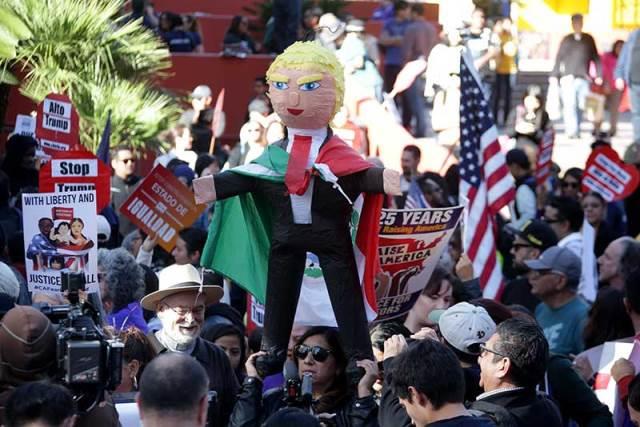 Marchan en NY y Los Ángeles contra propuestas migratorias de Trump