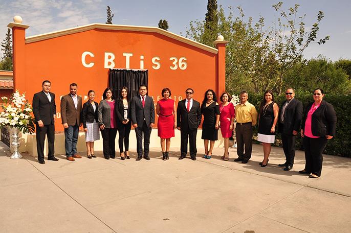 Develan placa del 45 aniversario del CBTis