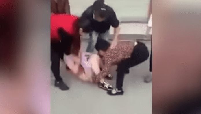 Video: Mujeres atacan brutalmente a una joven embarazada