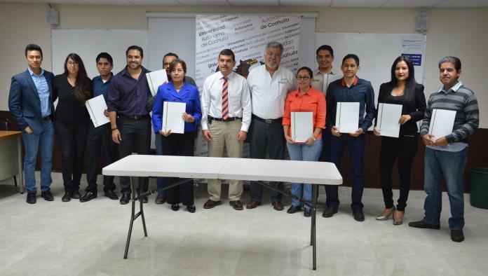 Maestros y alumnos de la UA de C reciben certificación