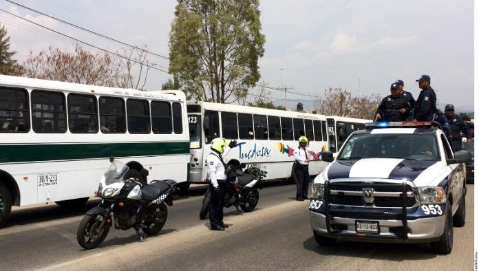 Toman normalistas autobuses en Oaxaca
