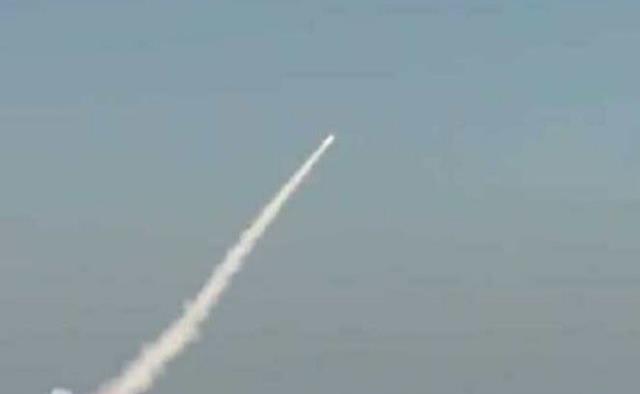 Lanza Pakistán por primera vez misil submarino
