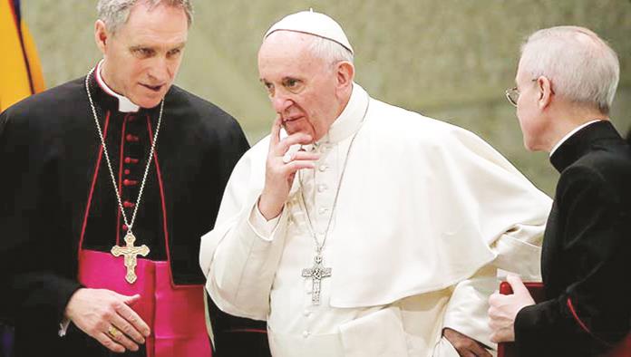 Reduce Papa sanciones a curas pederastas