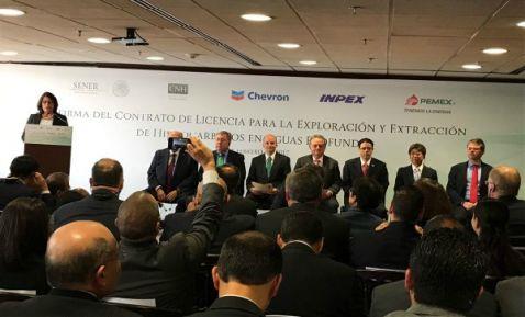 Pemex firma primera alianza para exploración en aguas profundas