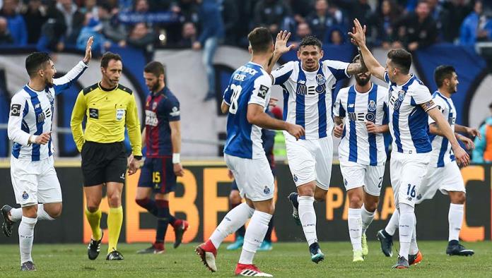 Herrera, Corona y Reyes colaboran en goleada del Porto