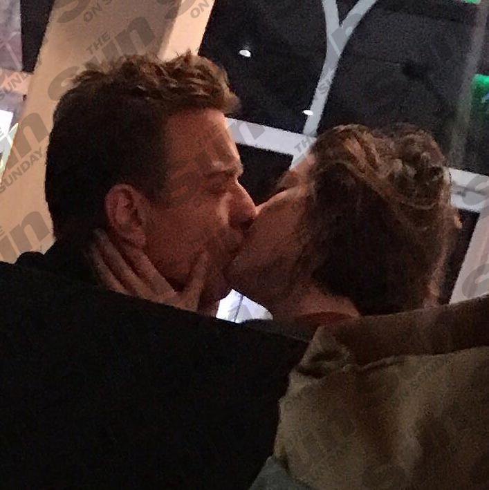 A Ewan McGregor un beso le cuesta 22 años de matrimonio