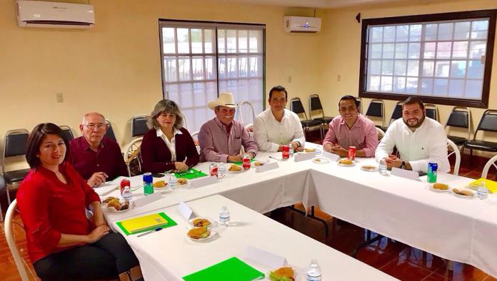 Se reúne Lencho Siller con alcaldes electos