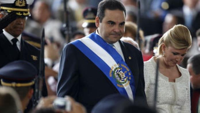 Arrestan a expresidente salvadoreño