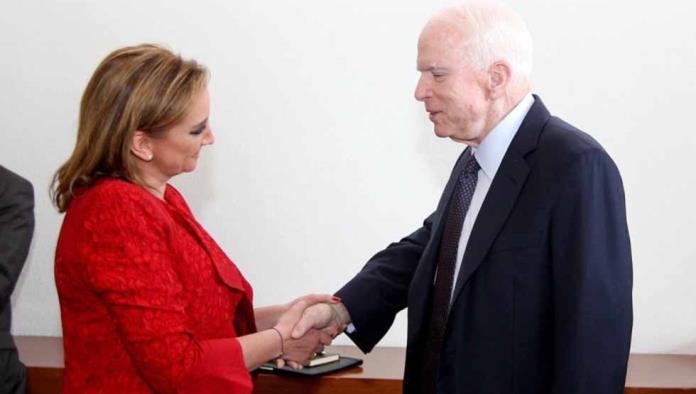 Se reúne McCain con titular de la SRE