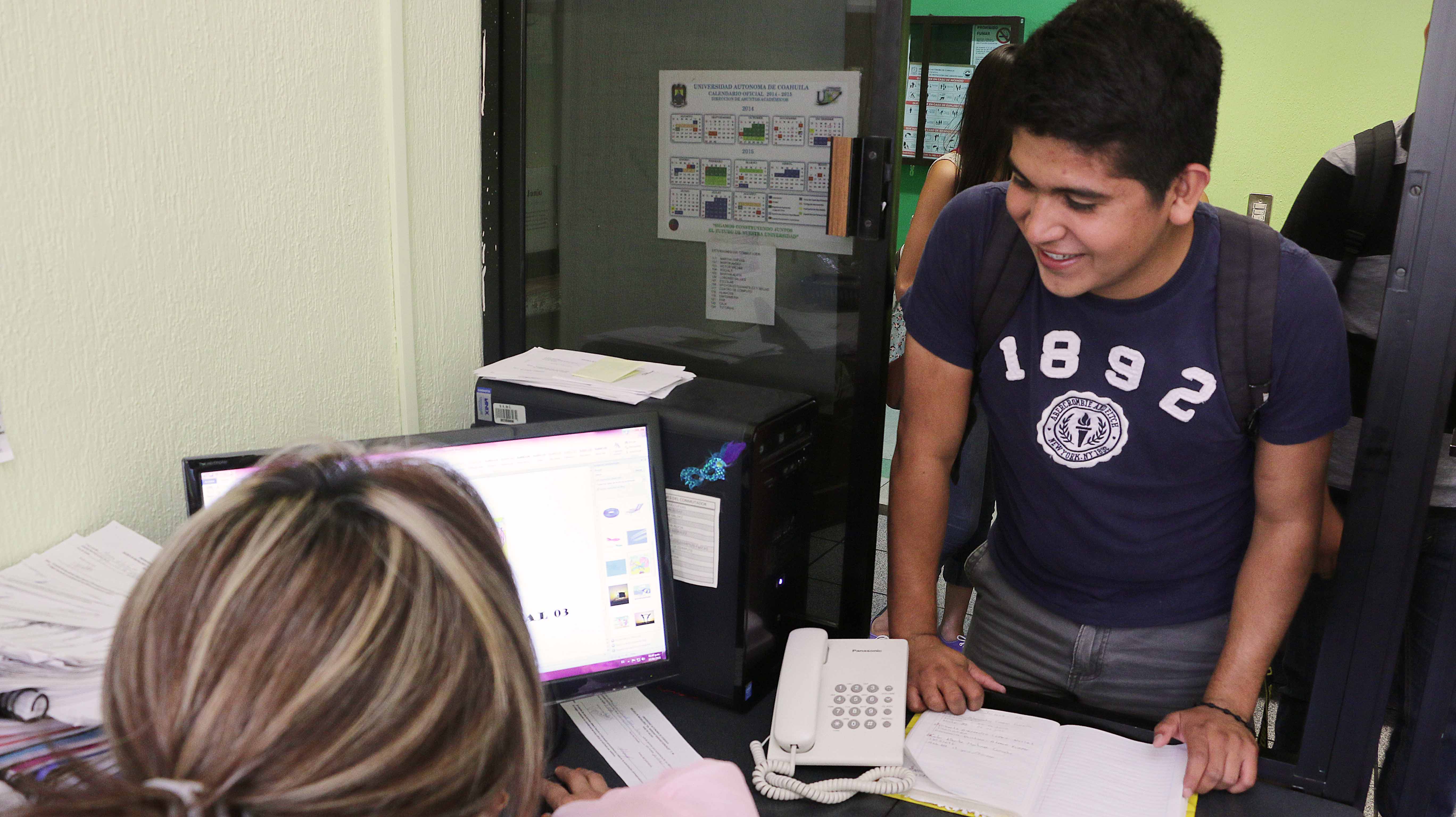 Celebra 65 aniversario Escuela de Bachilleres